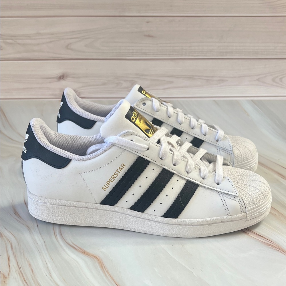 Adidas White/Black Superstar US size 7M/8W